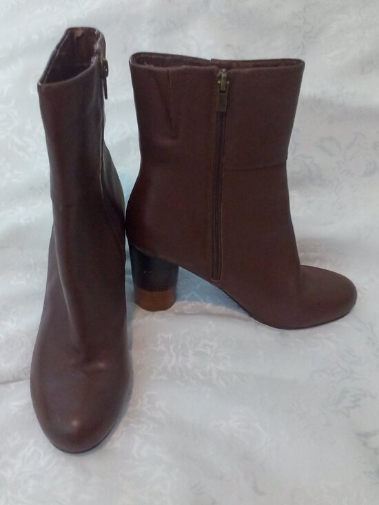 Very Volatile Shoes - VERY VOLATILE SZ 8 LEATHER BOOTS SIDE ZIP 3.5" 3-TONE STACKED WOODEN HEAL BOOTS